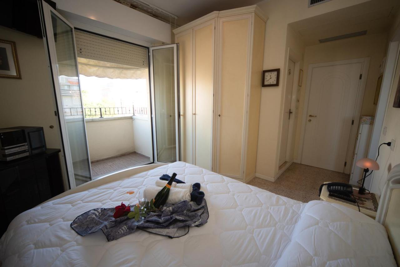 Hotel Cristina Hospitality Centrale (Adults Only) Riccione Bagian luar foto