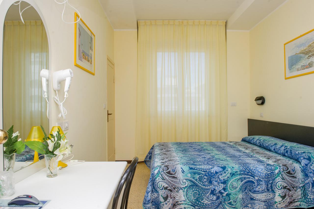 Hotel Cristina Hospitality Centrale (Adults Only) Riccione Bagian luar foto