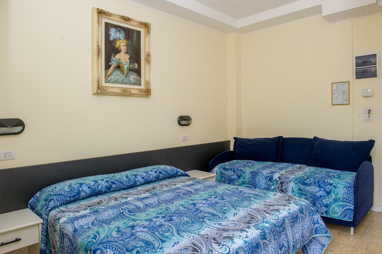 Hotel Cristina Hospitality Centrale (Adults Only) Riccione Bagian luar foto