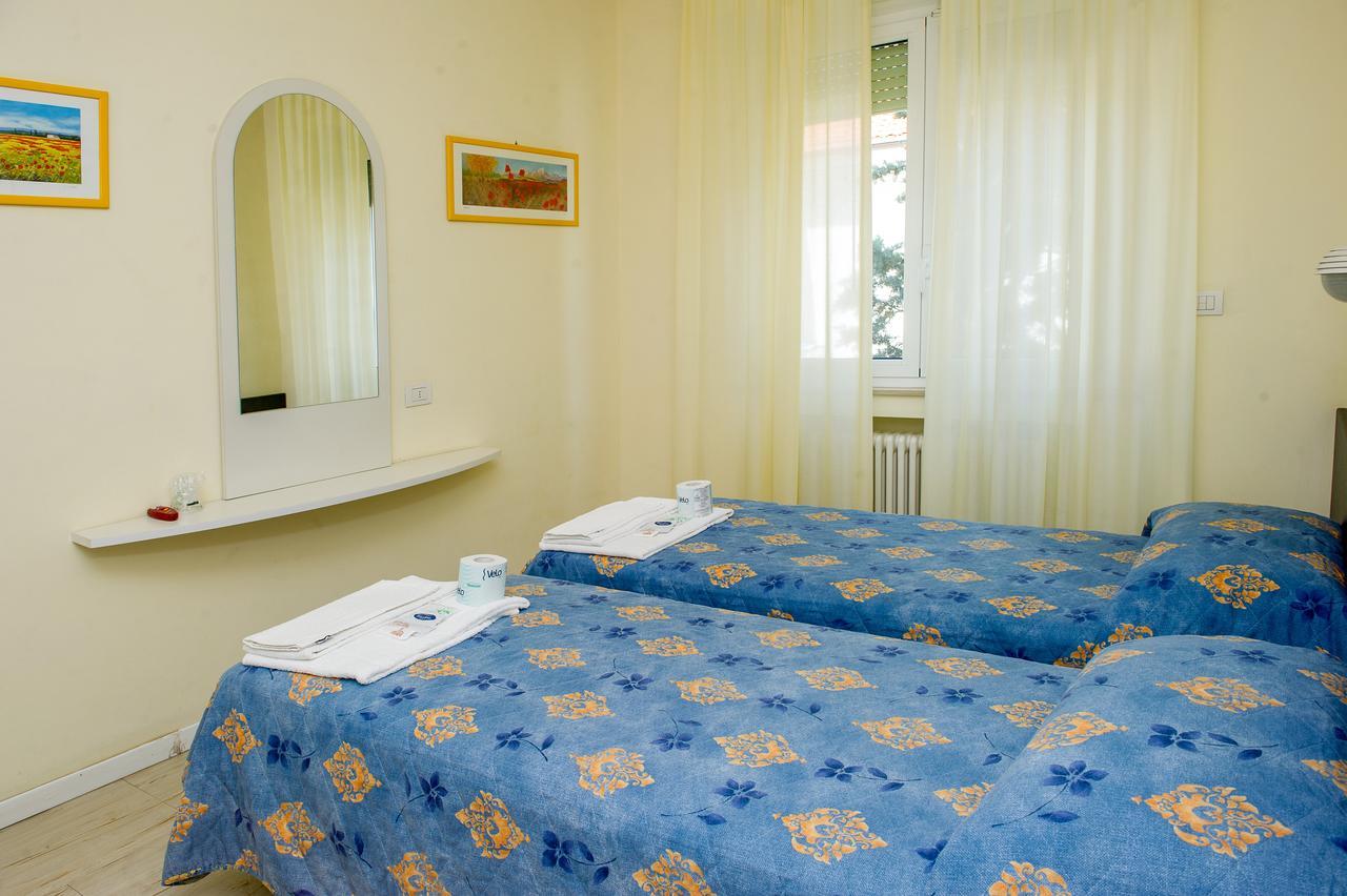 Hotel Cristina Hospitality Centrale (Adults Only) Riccione Bagian luar foto